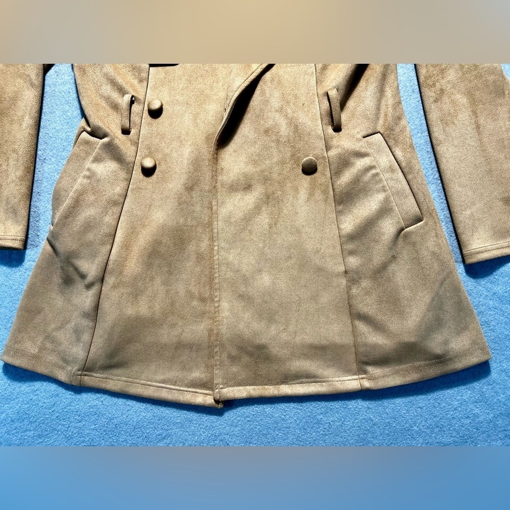 Love Tree Women’s Camel Faux Suede Trench Coat Size Medium No Belt - Picture 4 of 7